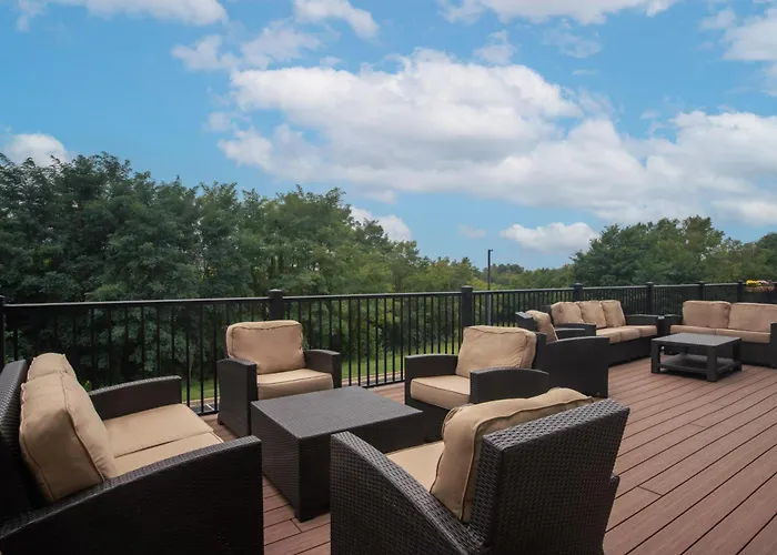 Irish Cottage Inn & Suites
