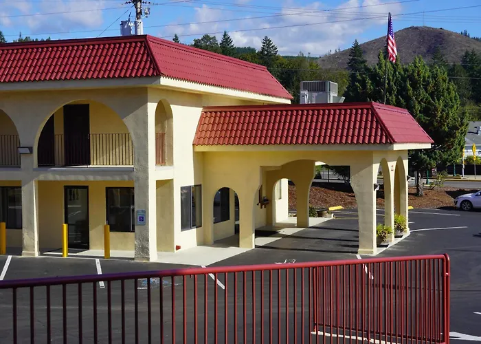 Timberland Inn & Suites