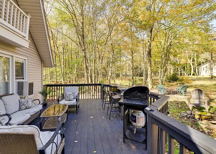 Pet-Friendly Cabin In Pocono Lake!