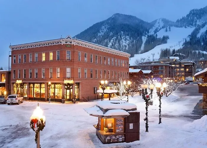 Independence Square 310, Chic, Remodeled Studio W/ Great Location In Aspen, A/C, & Kitchenette