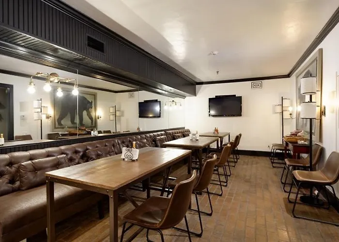 Independence Square 310, Chic, Remodeled Studio W/ Great Location In Aspen, A/C, & Kitchenette
