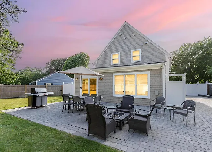 Renovated & Sophisticated Home Near Beach & Shops!