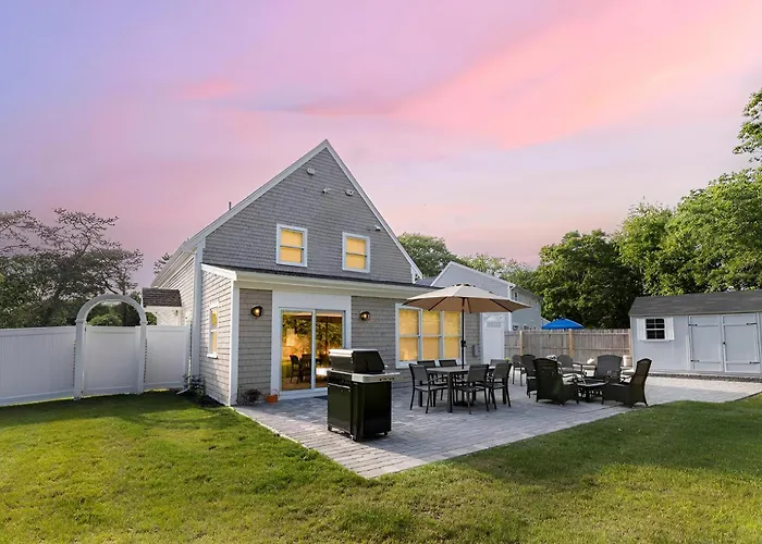 Renovated & Sophisticated Home Near Beach & Shops!