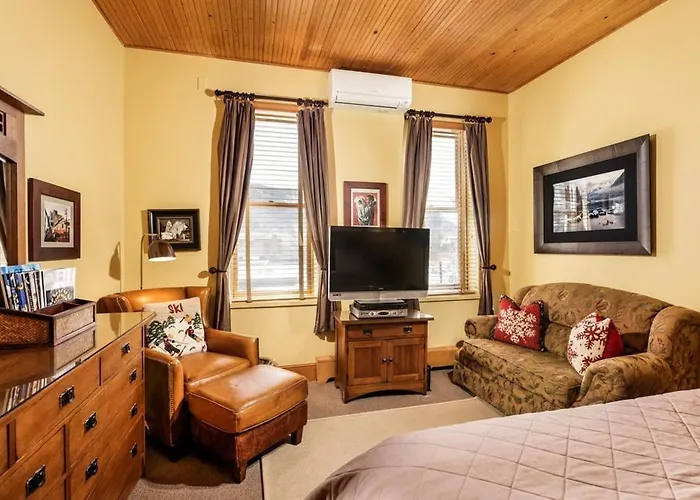 Independence Square Unit 309, Downtown Hotel Room With A/C In Aspen, Wet Bar & More