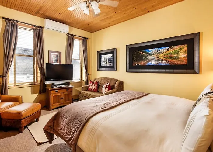 Independence Square Unit 309, Downtown Hotel Room With A/C In Aspen, Wet Bar & More