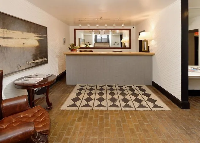 Independence Square 213, Spacious Hotel Room With 2 Queen Beds, Wet Bar, And Sitting Area