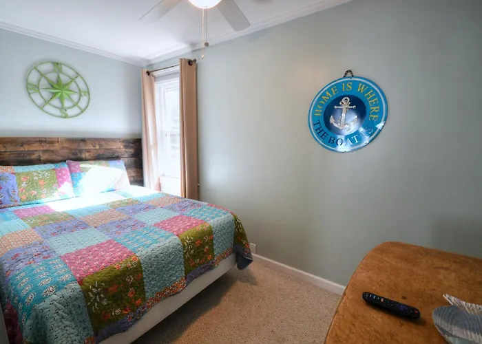 Riverfront Retreat! Water Front And Dog Friendly!