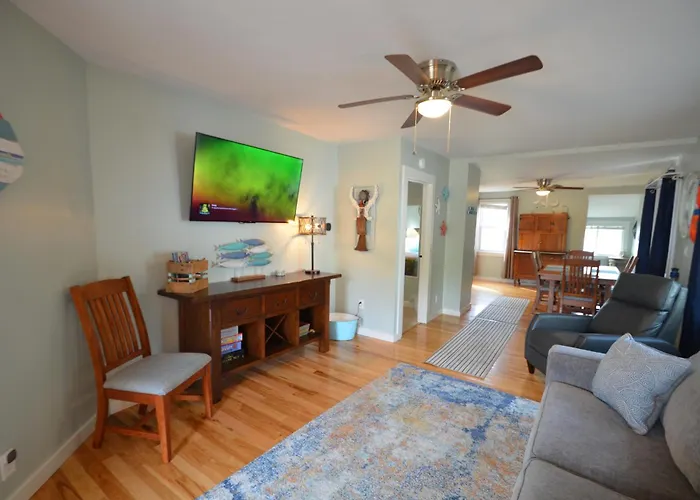Riverfront Retreat! Water Front And Dog Friendly!