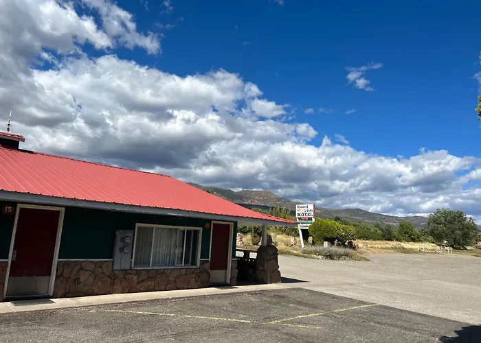 Redwood Arms Motel