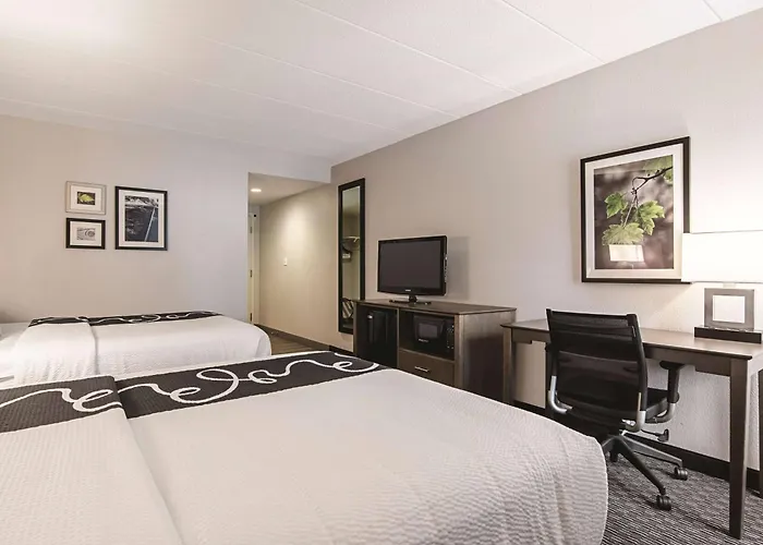 La Quinta Inn & Suites By Wyndham Portland Dt Maine Med