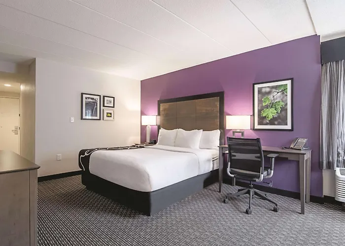 La Quinta Inn & Suites By Wyndham Portland Dt Maine Med