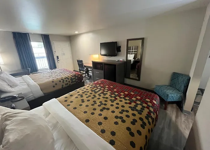Econo Lodge Inn & Suites Murfreesboro Shopping District