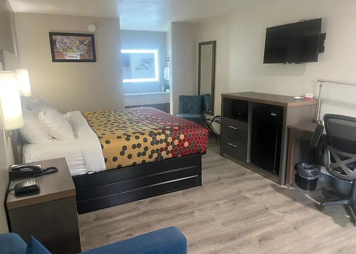 Econo Lodge Inn & Suites Murfreesboro Shopping District