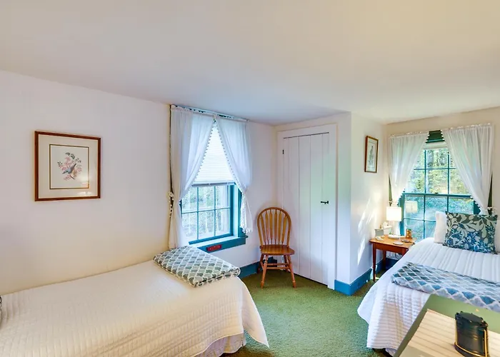 Tranquil 3 Bedroom Stockbridge House W/ Private Deck!