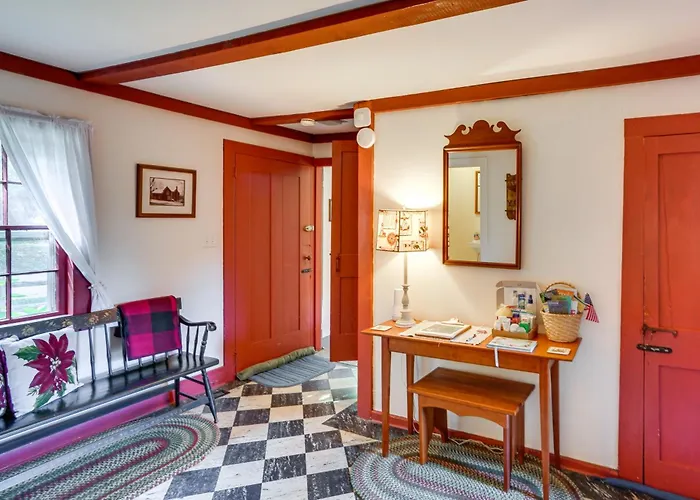 Tranquil 3 Bedroom Stockbridge House W/ Private Deck!