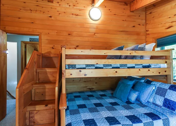 Spacious 'Sherwood Forest Cabin' W/ Hot Tub!