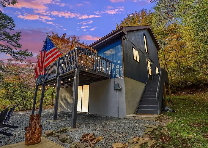 Hot Tub, Fire Pit & Barrel Sauna: Poconos Abode