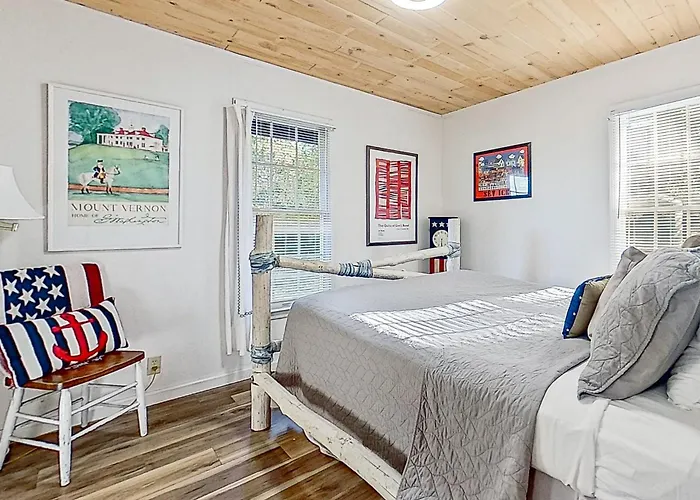 Fort Bragg Cottage - Walk To The Beach & Bluffs