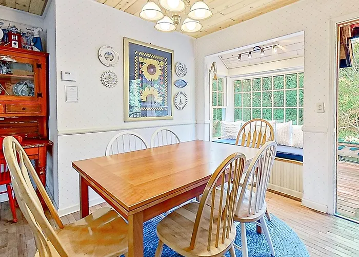 Fort Bragg Cottage - Walk To The Beach & Bluffs