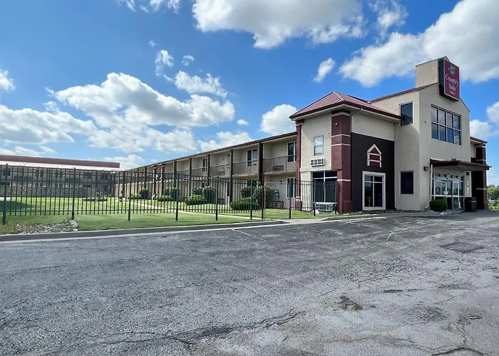 Countryside Suites Kansas City Independence I-70 East Sports Complex Hotel