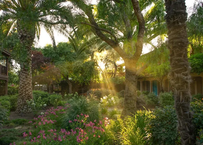 El Pueblo Inn
