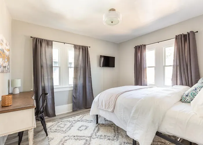 The 1920'S Dutch Colonial - Highland Square