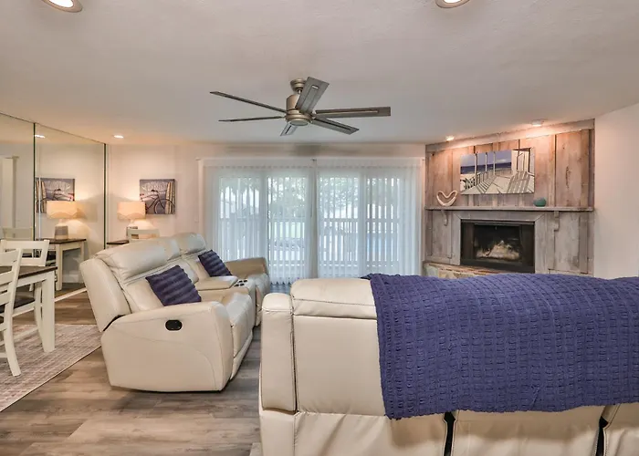 100 Steps To Beautiful Indian Rocks Beach, Oceanside, 2 Bedroom Updated Condo