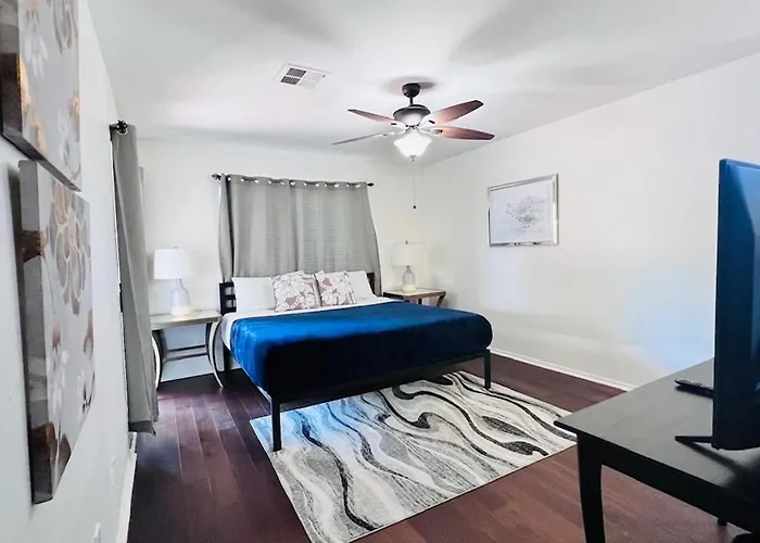 Cozy 3 Bedrooms Town Home In Chandler With Community Pool