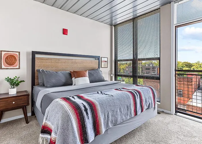 Spacious 2 King Bed Downtown Central To It All