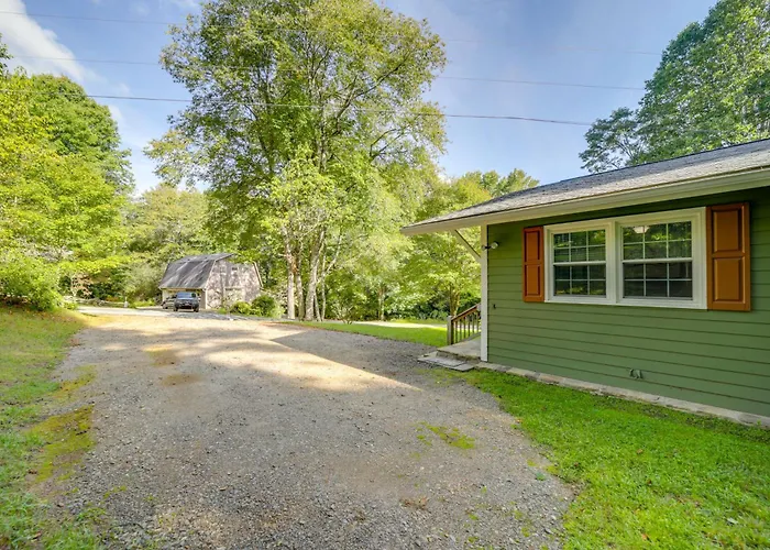 Fun Pet-Friendly Highlands Retreat W/ Fenced Yard!