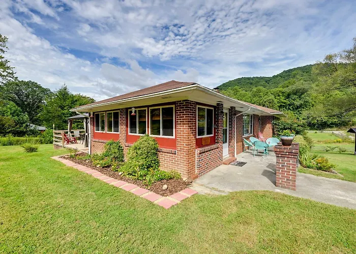 Pet Friendly Home W/ Hot Tub, Patio & Game Room!
