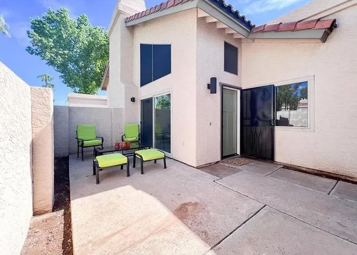 Serene Town Home In Chandler With Pool