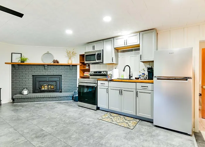 Modern Studio < 13 Mi To Saratoga Racetrack!