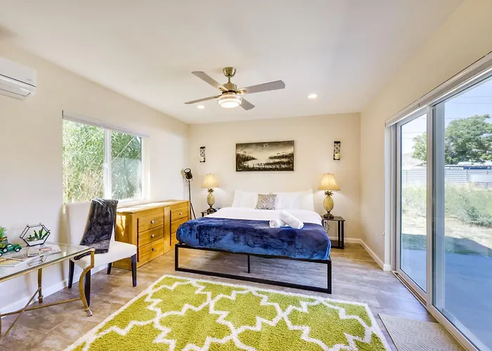 Joshua Tree Getaway W/ Hot Tub, Pool & Fire Pit