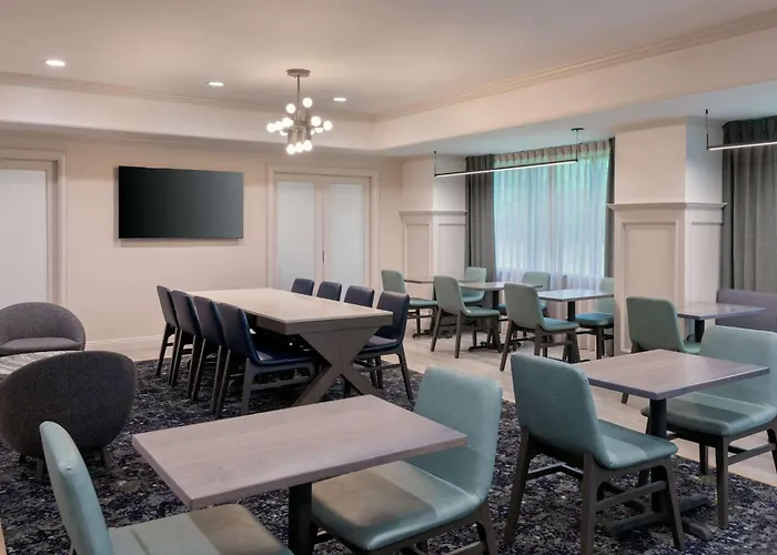 Hampton Inn Hartford Airport