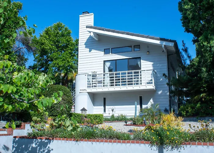 Large Luxury Studio With View In Santa Monica