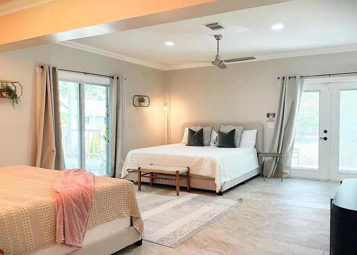 Luxury Jupiter Farm Getaway Heated Pool, Bbq, Game Shed, 1 Acre Yard!