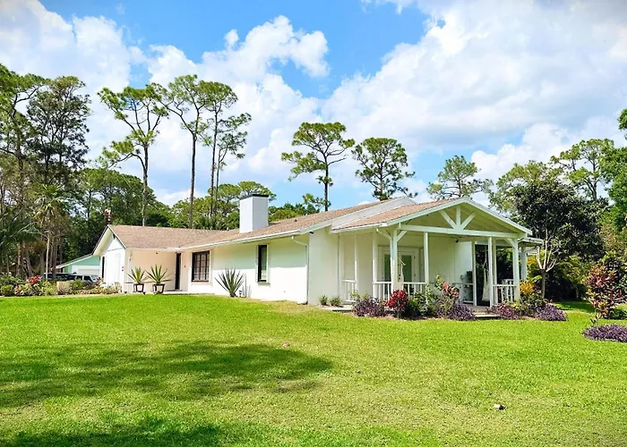 Luxury Jupiter Farm Getaway Heated Pool, Bbq, Game Shed, 1 Acre Yard!