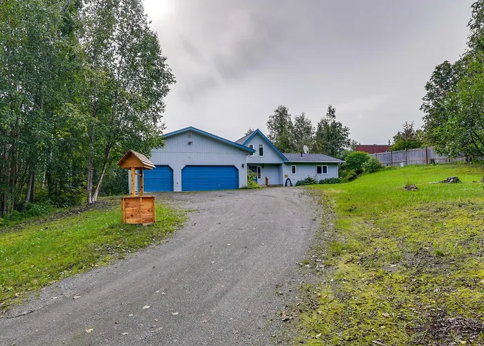 Spacious And Lakefront Wasilla Home