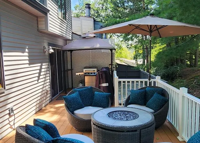 Charming Corner Newly Furnished Townhome