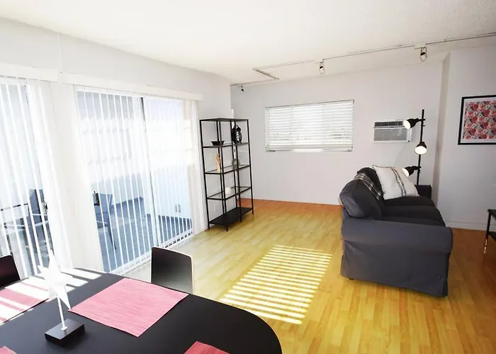 Hollywood Business Apartments