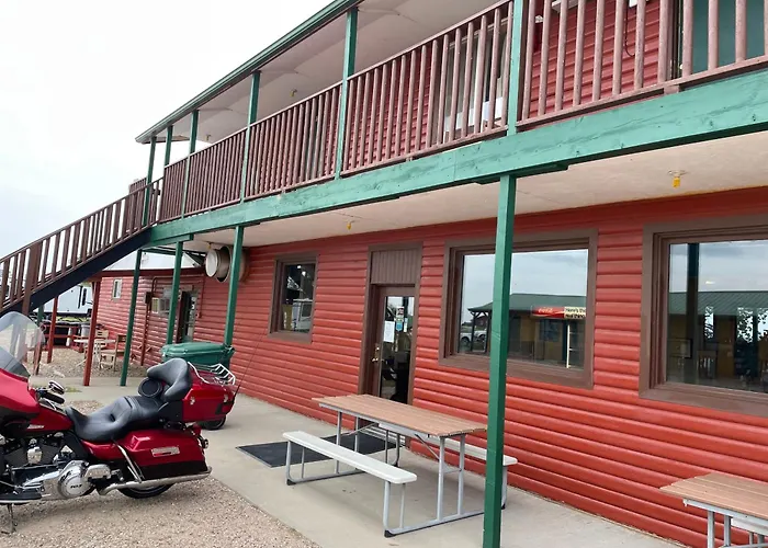 Badlands Hotel & Campground