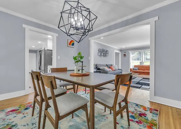 Modern Luxury With Pool Table 3Br-5Bd Sleeps 10