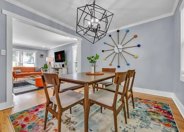 Modern Luxury With Pool Table 3Br-5Bd Sleeps 10