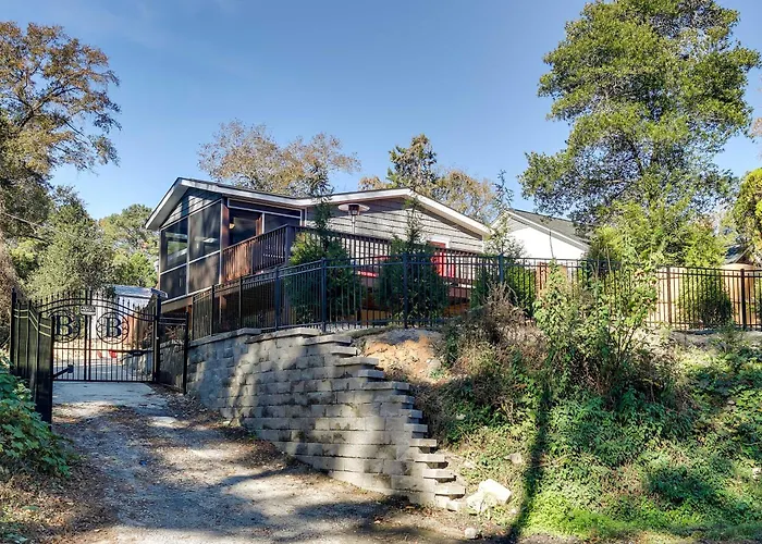 Step-Free Home W/ Fire Pit - 3 Miles To Usc!