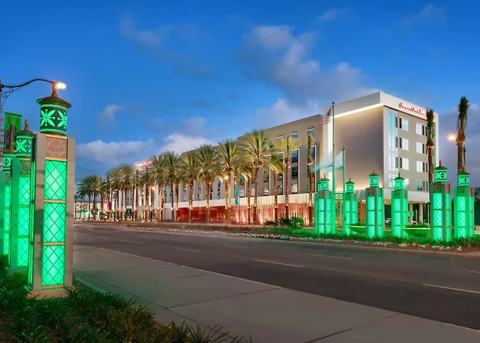 Hampton Inn & Suites Anaheim Resort Convention Center