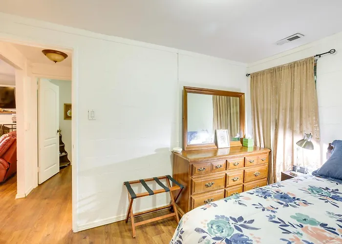 Lakefront Delta Cottage W/ Views, Canoe & Dock!
