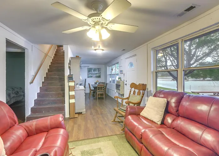 Lakefront Delta Cottage W/ Views, Canoe & Dock!
