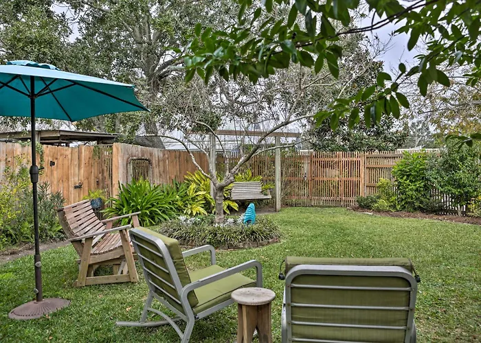 Walk To Beach From Chic Old Town Apartment W/ Yard