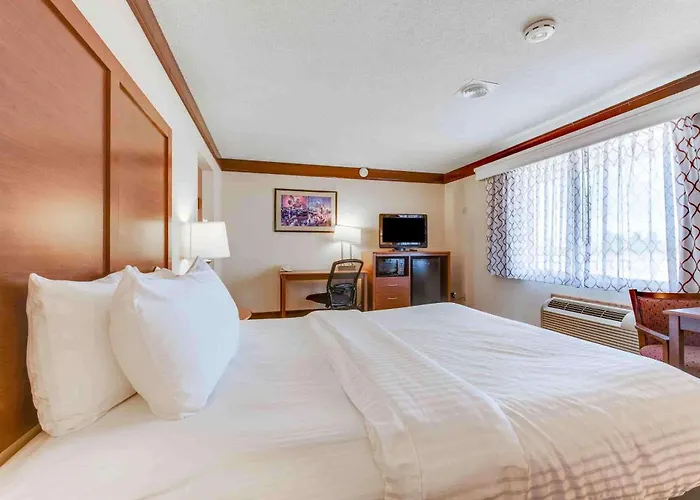Best Western Movie Manor